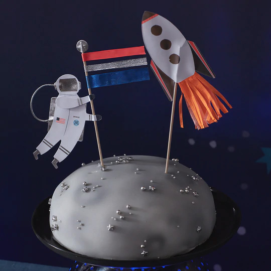space_cake_topper2